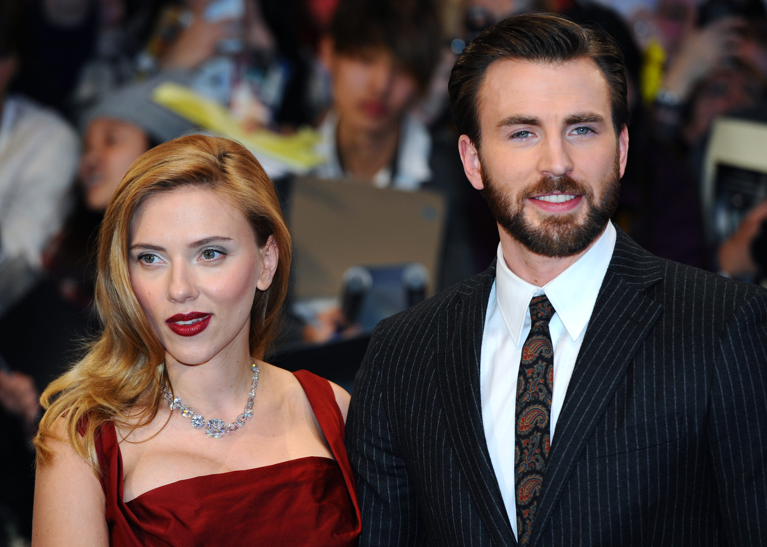 ¿Superó a Lily James? Chris Evans llama hermosa a Scarlett Johansson