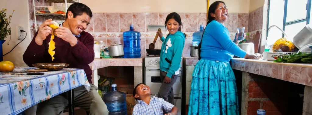 Celebra el Día Mundial de la Familia El Abrazo que Nos Une