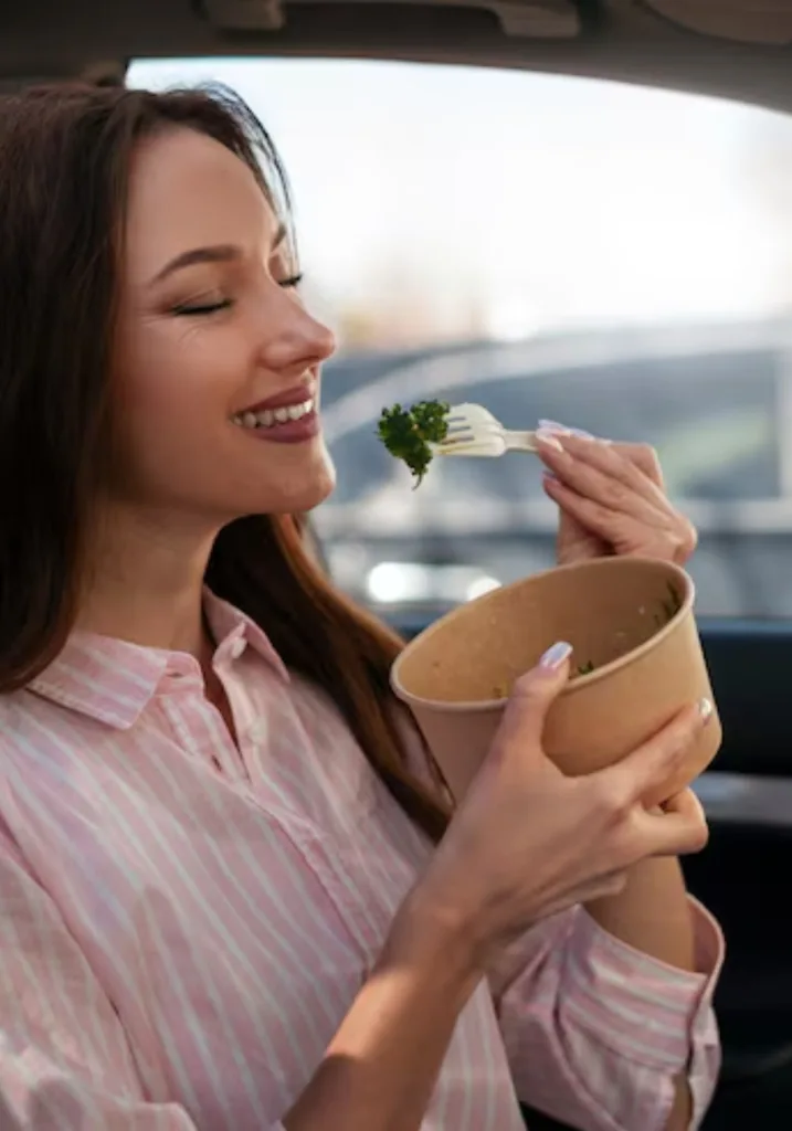 Desayunos sobre ruedas: opciones rápidas y deliciosas para sobrevivir al tráfico sin saltarte la comida más importante del día. Foto: Freepik