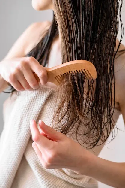 Peinados irresistibles y fáciles: el toque trendy que tu look necesita esta temporada “Peinados irresistibles y fáciles: el toque trendy que tu look necesita esta temporada”. Foto: Freepik