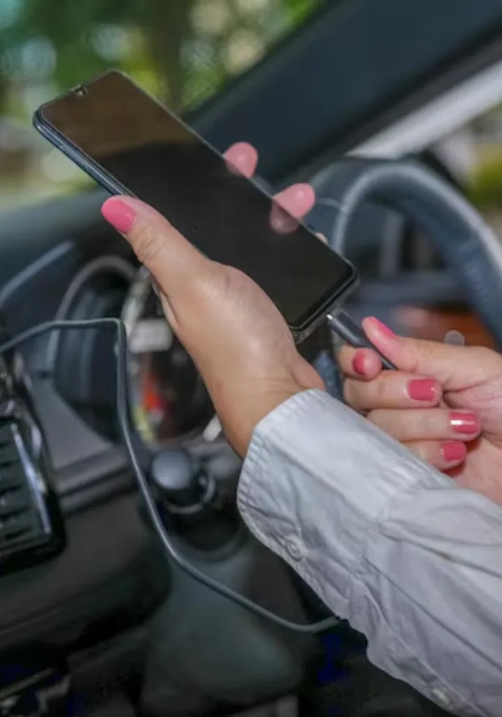 Aunque el riesgo en un vehículo personal es bajo, la advertencia cobra relevancia en autos compartidos o de alquiler. Foto: Freepik