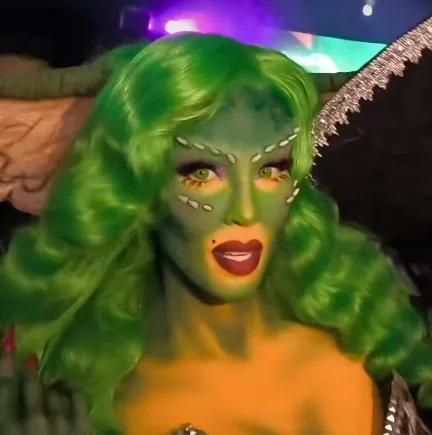 Belinda se transforma en ‘Greta’ de Gremlins