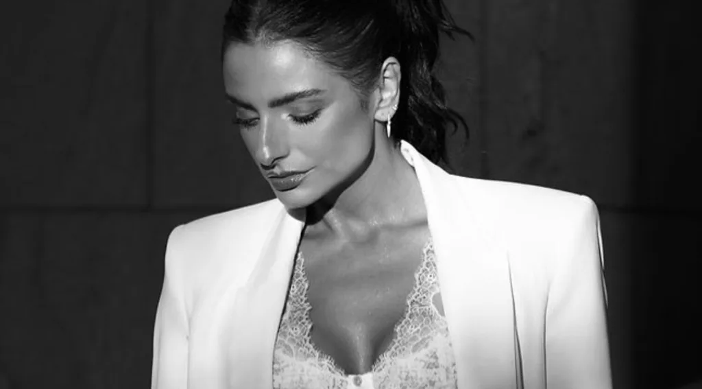 Aislinn Derbez rompió el silencio con un texto que eriza la piel Aislinn Derbez. Foto: Facebook