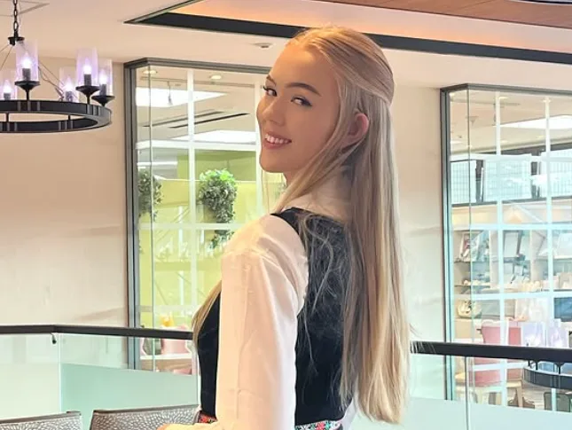 Miss Noruega sorprende en Miss Universo con un traje típico de salmón noruego