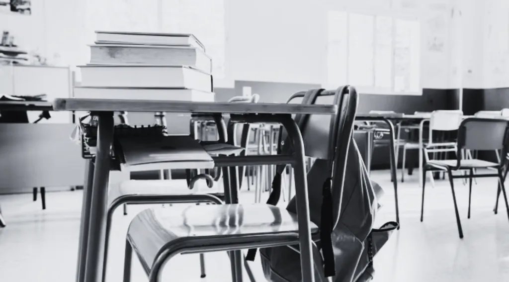 Luto: Niña de 11 muere poco después de entrar a su colegio. El primer día y el último: Niña muere en escuela por misteriosa lesión. Foto: Ilustrativa/Freepik