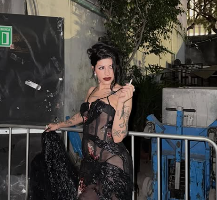 Cazzu agota boletos mientras y fan de Ángela Aguilar lanza amenazas